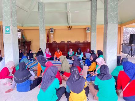 Pertemuan PKK dalam rangka Sosialisasi Lansia Sehat, Hebat dan Aktif Desa Nglinggis Tahun 2025